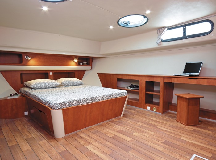 Dormitorio espacioso para tu crucero por los canales 