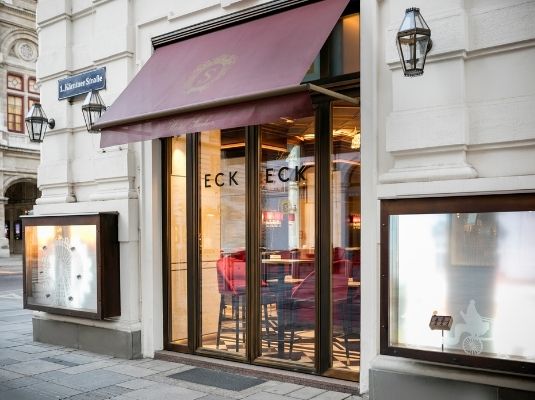 Entrada al hotel Sacher en Viena