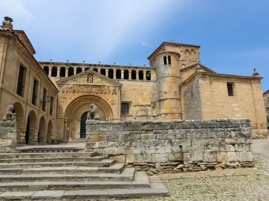 Iglesia de Santillana del Mar