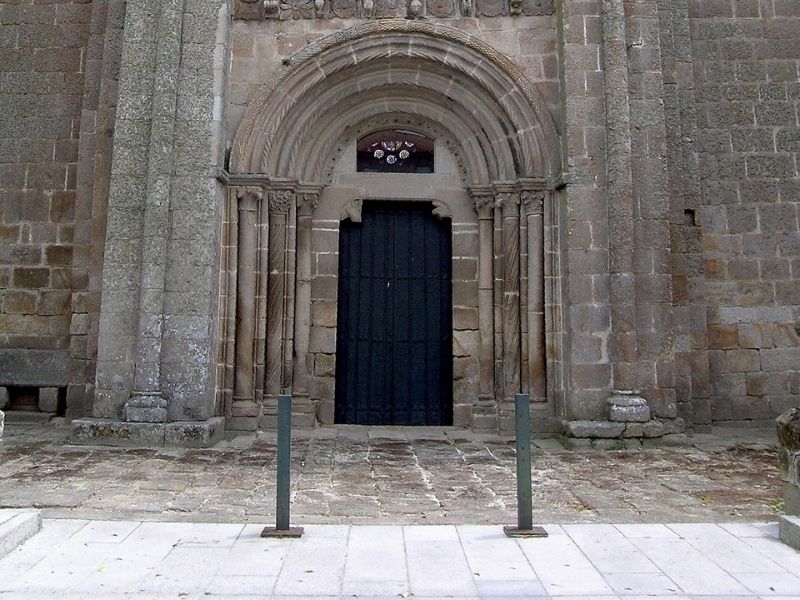 Portada de la iglesia de Junqueira de Ambia