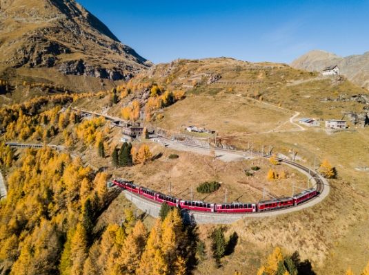 Ferrocarril rético en Suiza