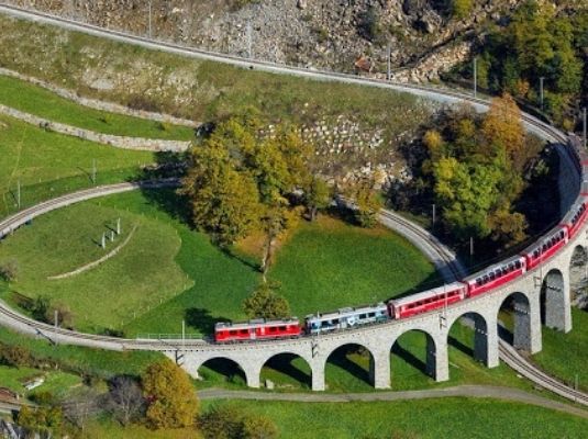 Bucle feroviario del Gotthard Panorama Express