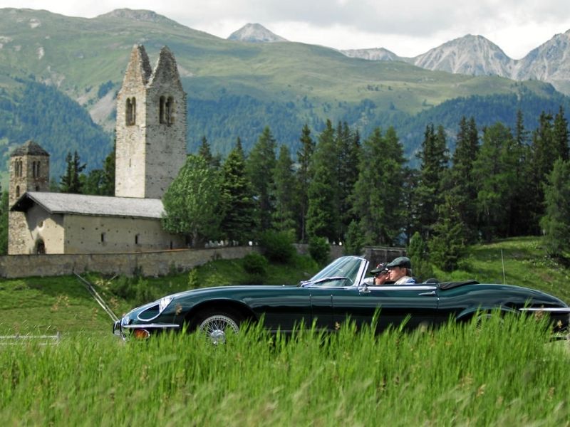 Viajando en coche por la Gran Ruta de Suiza