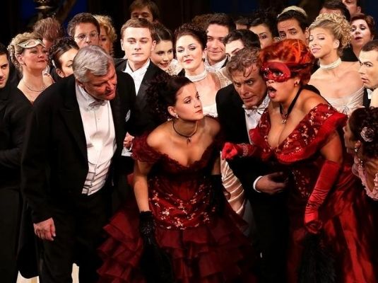 Representación de El murciélago en la Opera Popular de Viena