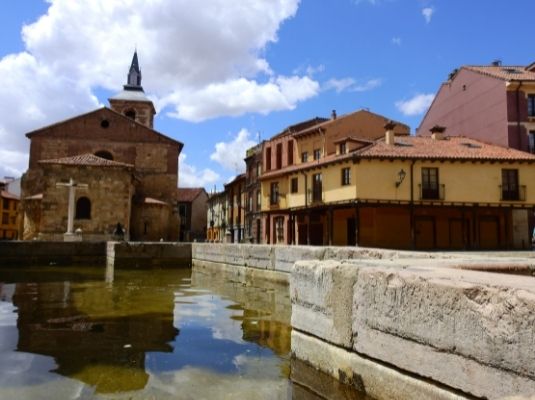 plaza de Santa María del Camino o del Grano