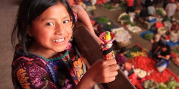 Niña-en-el-mercado-de-Chichicastenango