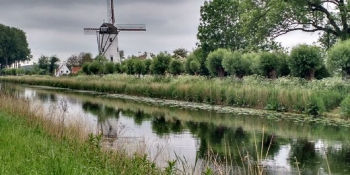 Un canal de Bélgica en bici